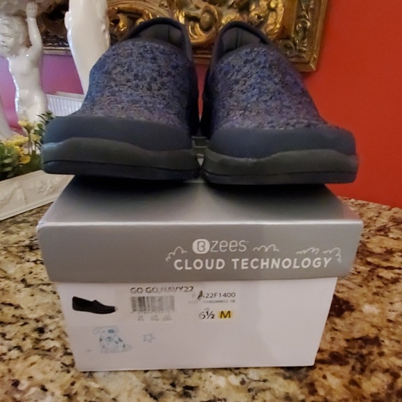 Ladies Bzees Go Go Slip Ons w/ Cloud Tech - Picture 2 of 7